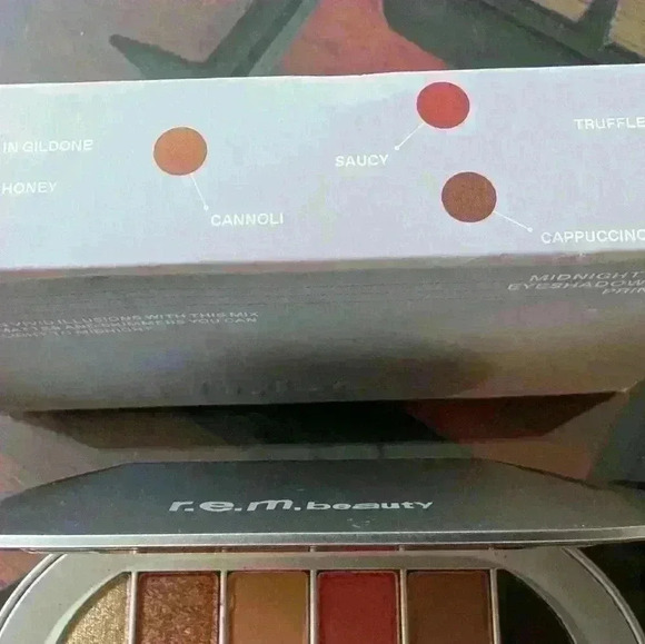 R.E.M.beauty Principessa Eyeshadow Palette in Midnight Shadows - Picture 2 of 11